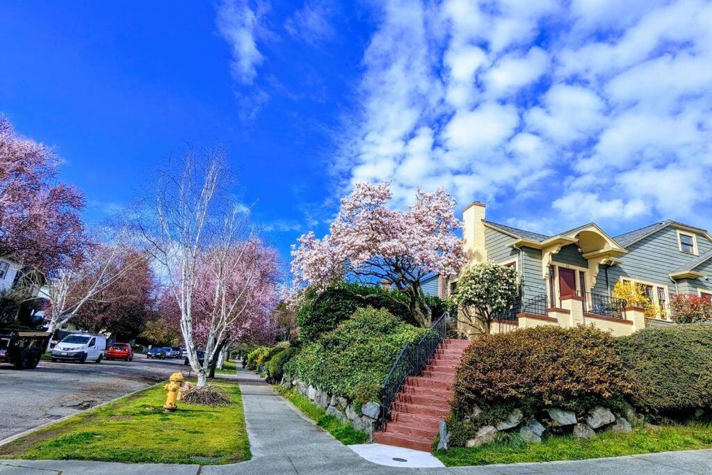 Walker Paradise #2 With 1 Permitted Street Parking In Front * Seattle