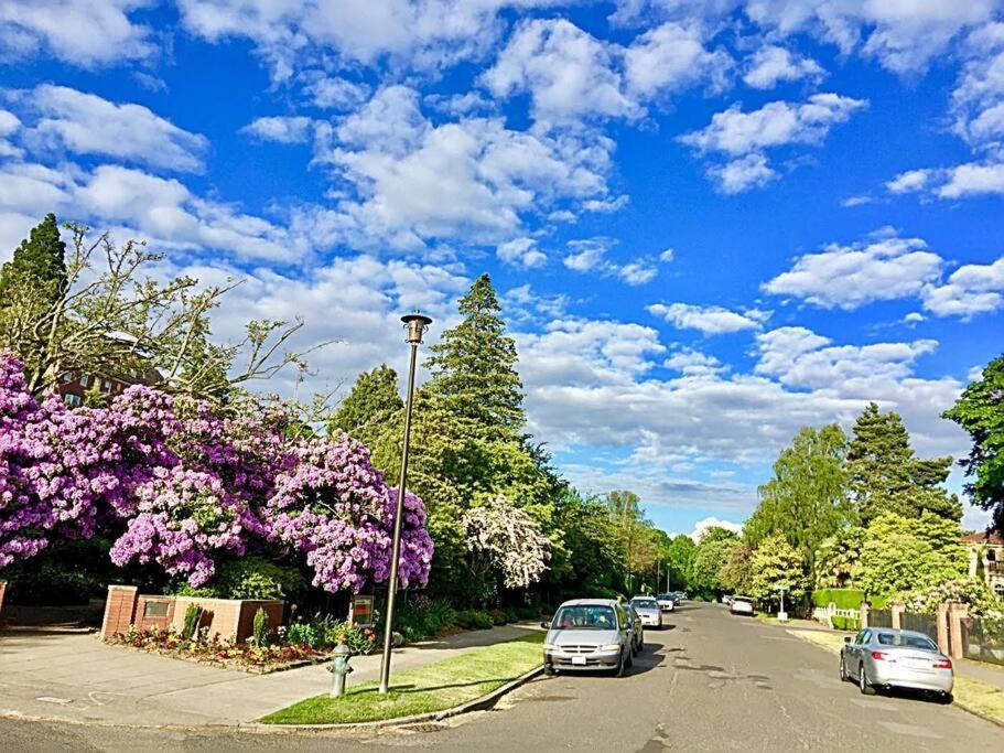 Walker Paradise #2 With 1 Permitted Street Parking In Front *